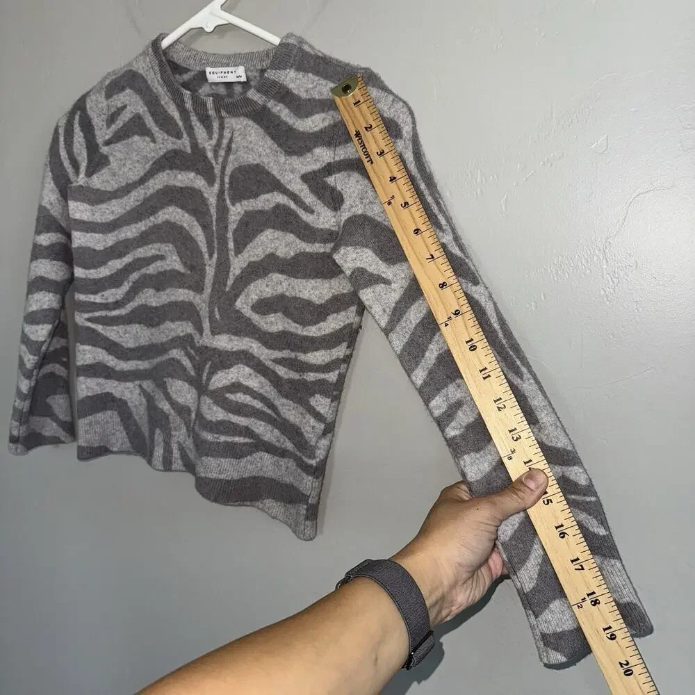 Equipment Femme 100% Cashmere Sweater Zebra Print Gray- SHRUNKEN SEE MEASUREMENT